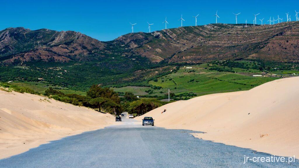Droga między wydmami Duna de Valdevaqueros